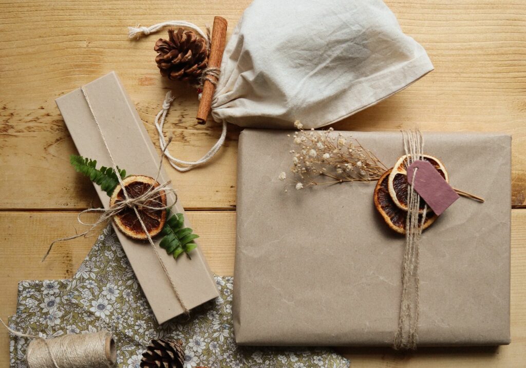 DIY : Gift wrapping idea by Søstrene Grene - YouTube