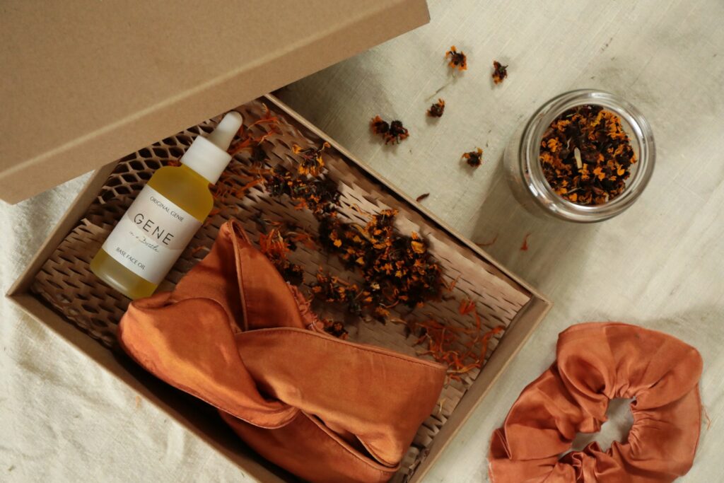 eco-friendly gifts for her | Lora GENE | Beauty Box 