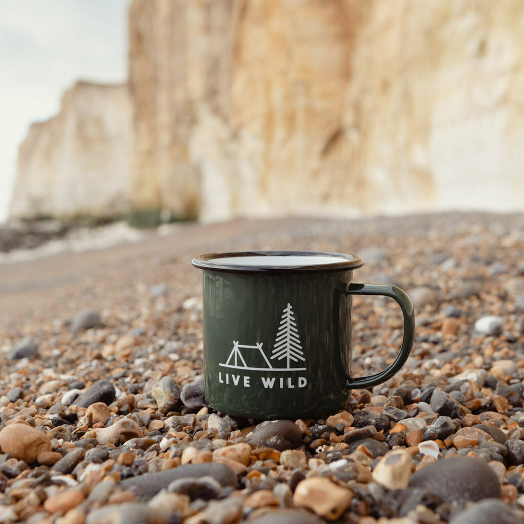 Green camping mug "Live Wild"